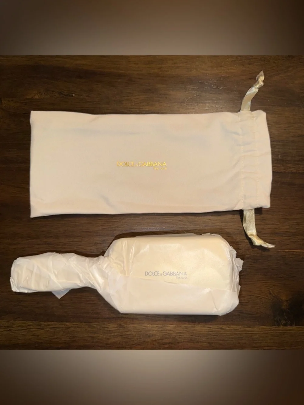 💛🆕 Dolce & Gabbana Gold Paddle Brush Hairbrush with Pouch - Picture 7 of 10